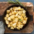 Patatas con trufas ,parmesano y cebollino